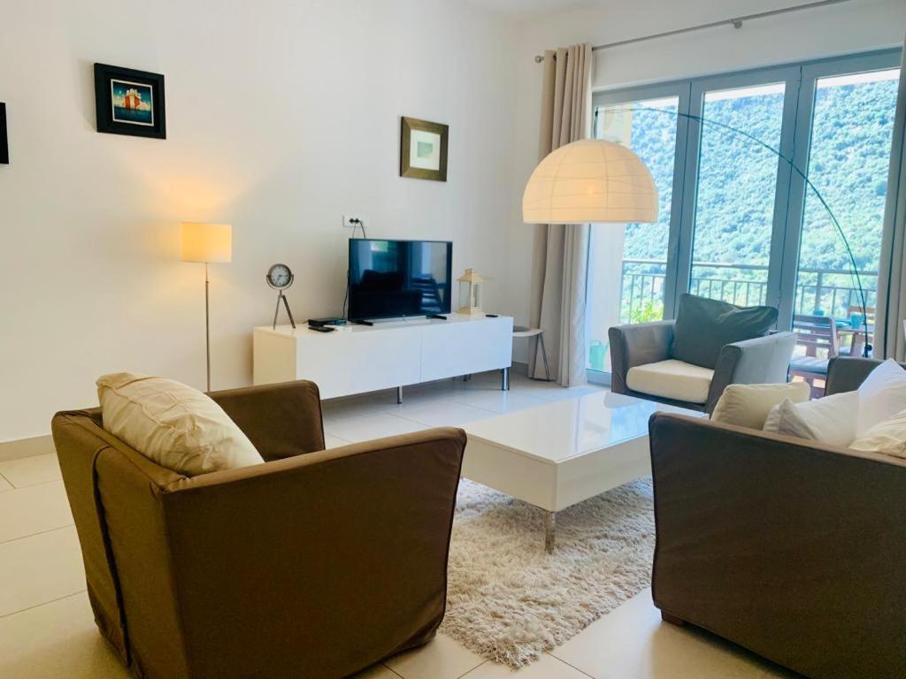 Lavender Bay Apartment F8 Donji Morinj Zewnętrze zdjęcie