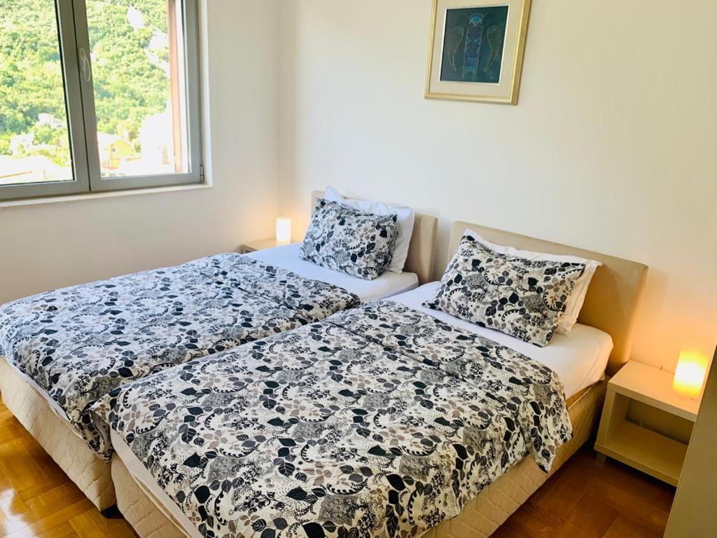 Lavender Bay Apartment F8 Donji Morinj Zewnętrze zdjęcie